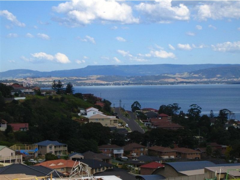 114 Shearwater Drive, Lake Heights NSW 2502