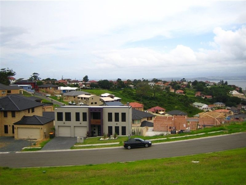 114 Shearwater Drive, Lake Heights NSW 2502