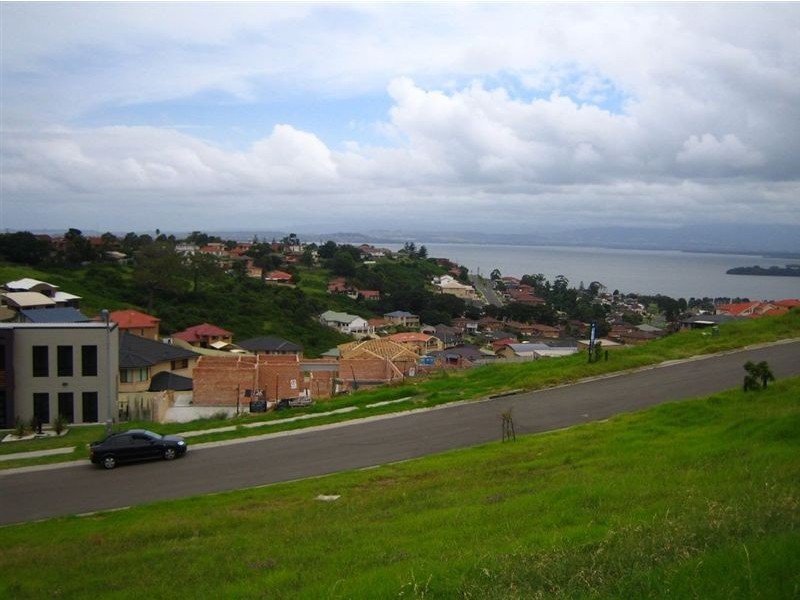 114 Shearwater Drive, Lake Heights NSW 2502