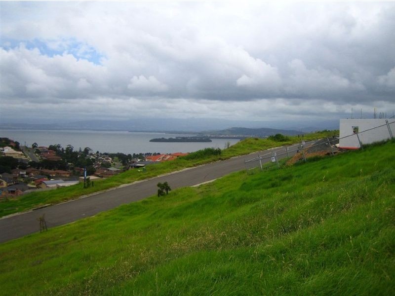 114 Shearwater Drive, Lake Heights NSW 2502