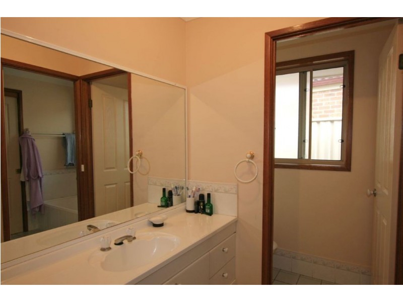 128 Burdekin Drive, Albion Park NSW 2527