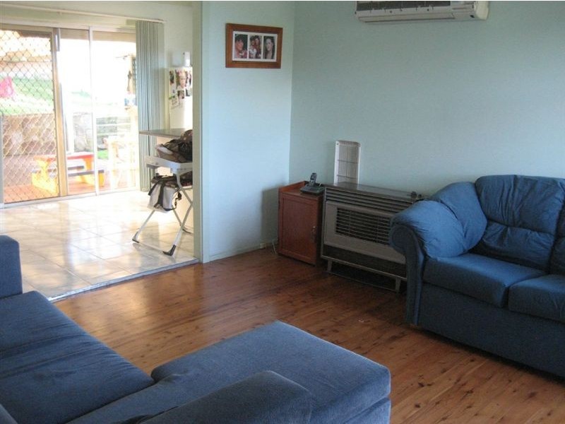 380 Northcliffe Drive, Lake Heights NSW 2502