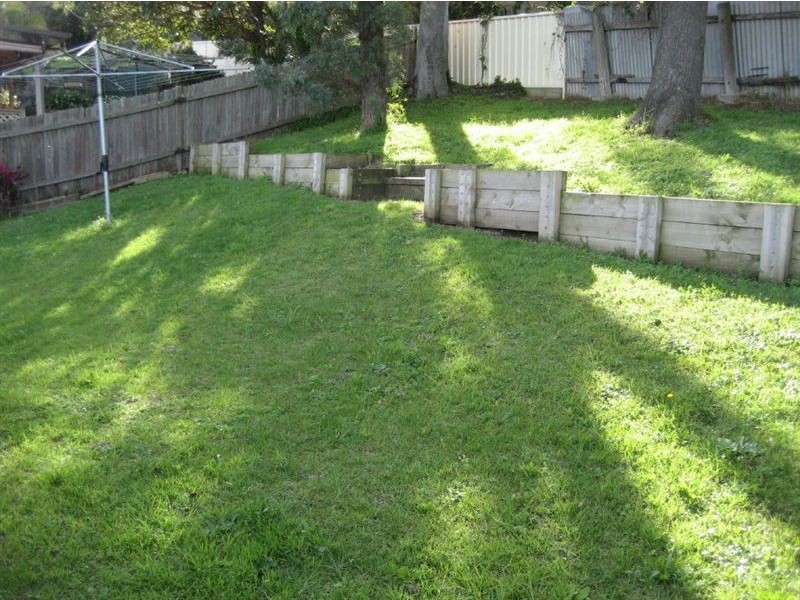 380 Northcliffe Drive, Lake Heights NSW 2502