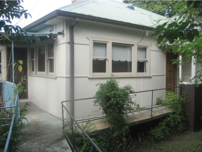 1 Woodlawn Avenue, Mangerton NSW 2500