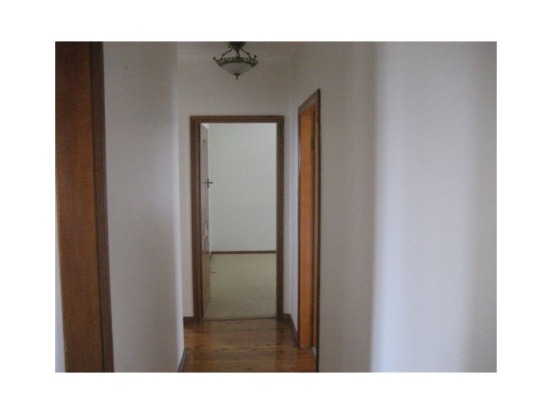 243 Flagstaff Road, Lake Heights NSW 2502