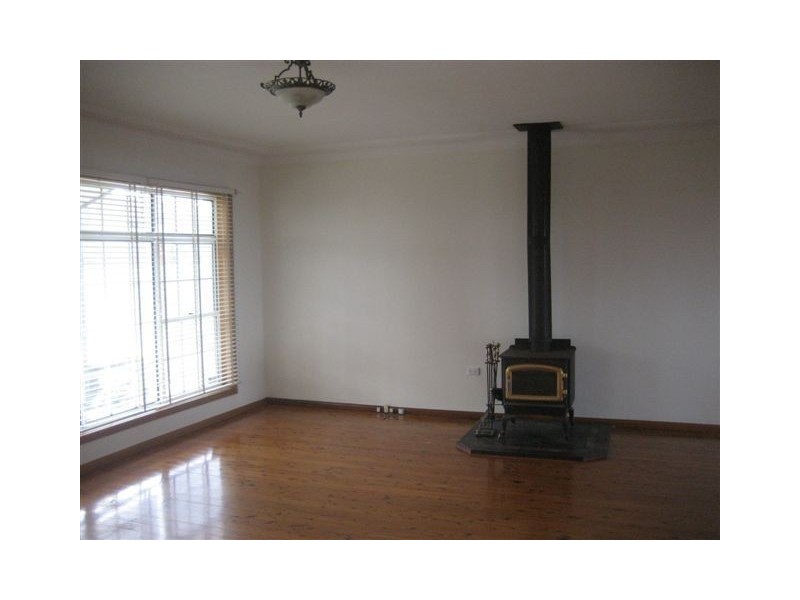 243 Flagstaff Road, Lake Heights NSW 2502