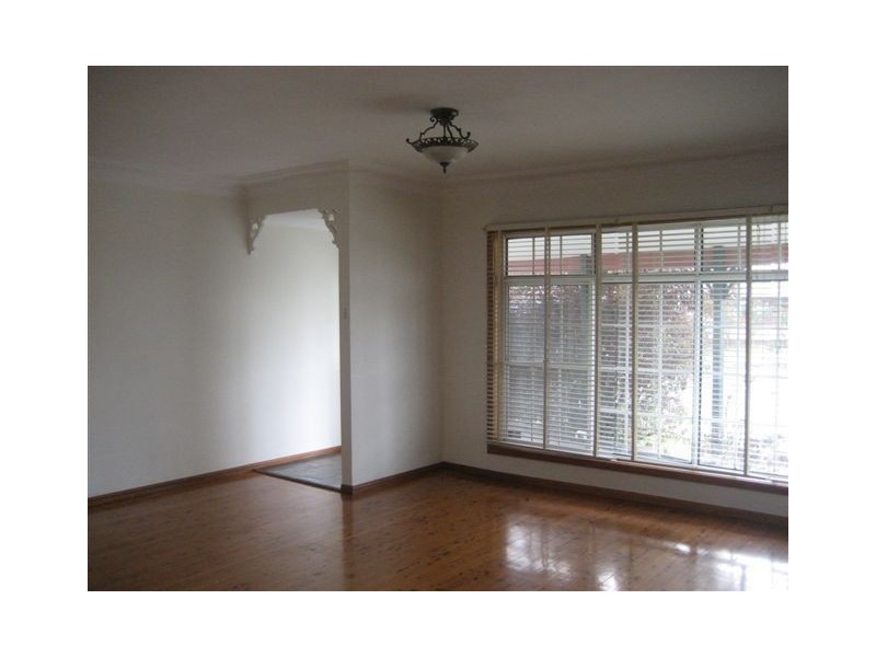243 Flagstaff Road, Lake Heights NSW 2502
