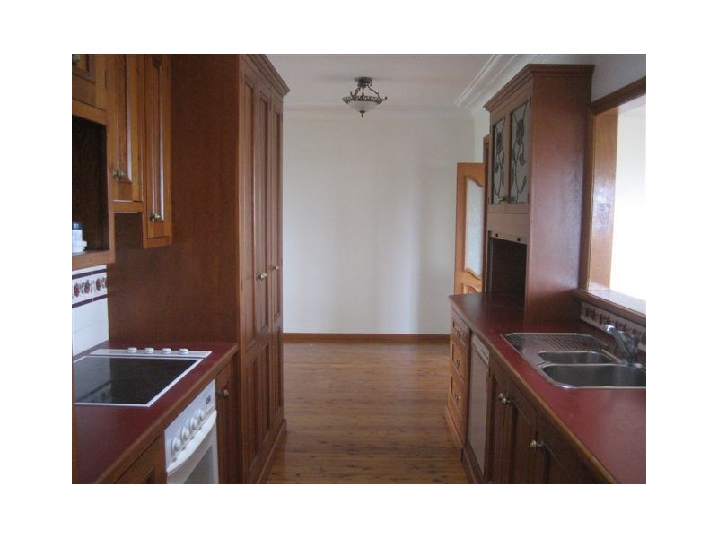 243 Flagstaff Road, Lake Heights NSW 2502