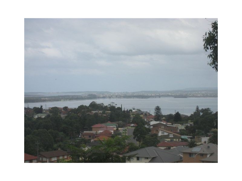 243 Flagstaff Road, Lake Heights NSW 2502