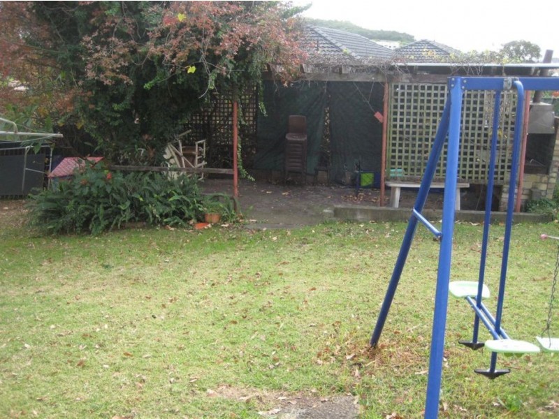6 Noble Parade, Lake Heights NSW 2502