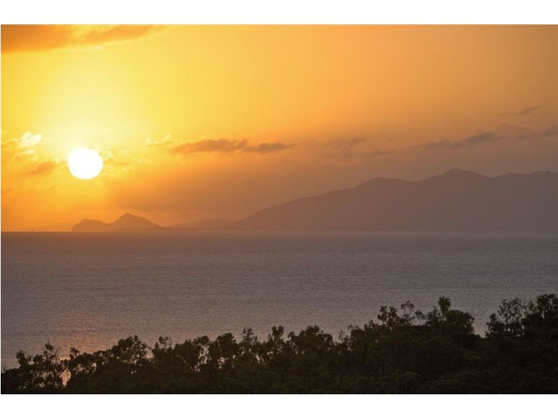 20 Grandview Terrace, Bowen QLD 4805