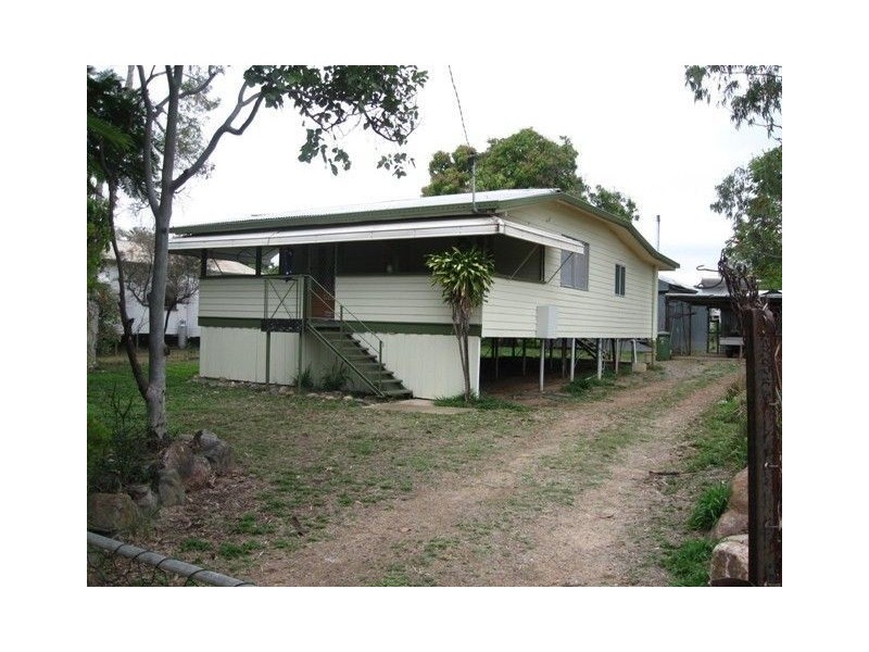 27 Seventh Avenue, Scottville QLD 4804