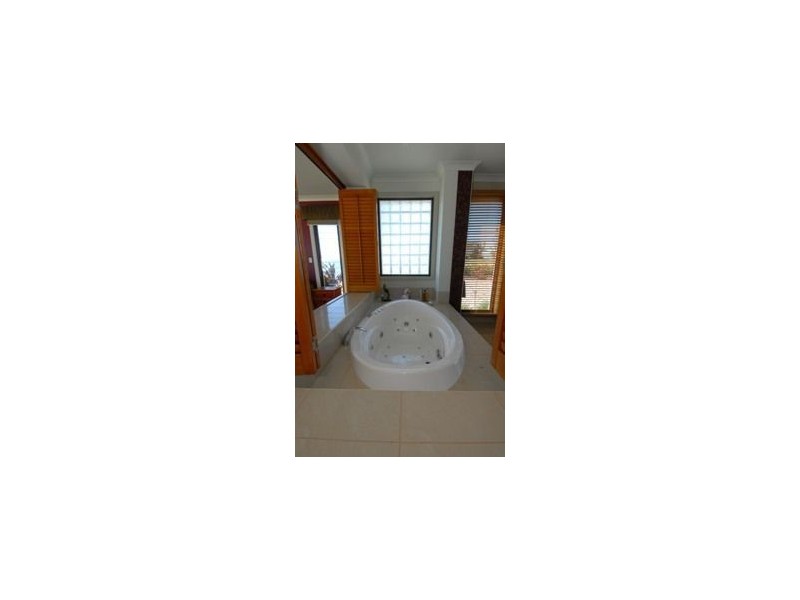 75 Adelaide Terrace, Bowen QLD 4805