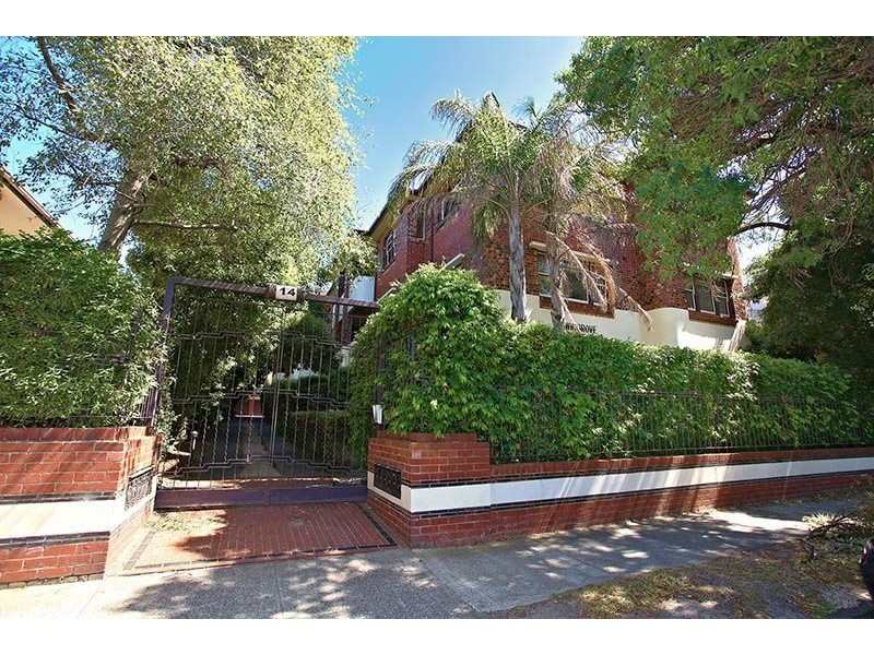 11/14 Robe Street, St Kilda VIC 3182