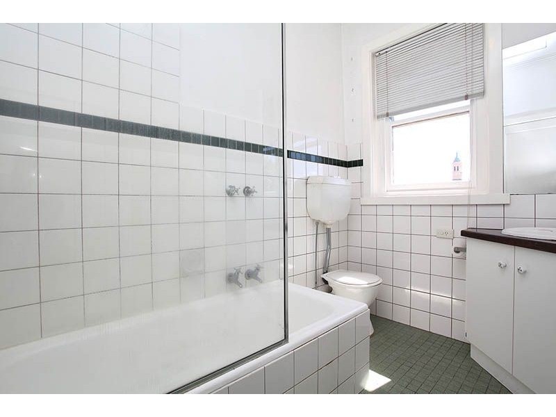 11/14 Robe Street, St Kilda VIC 3182