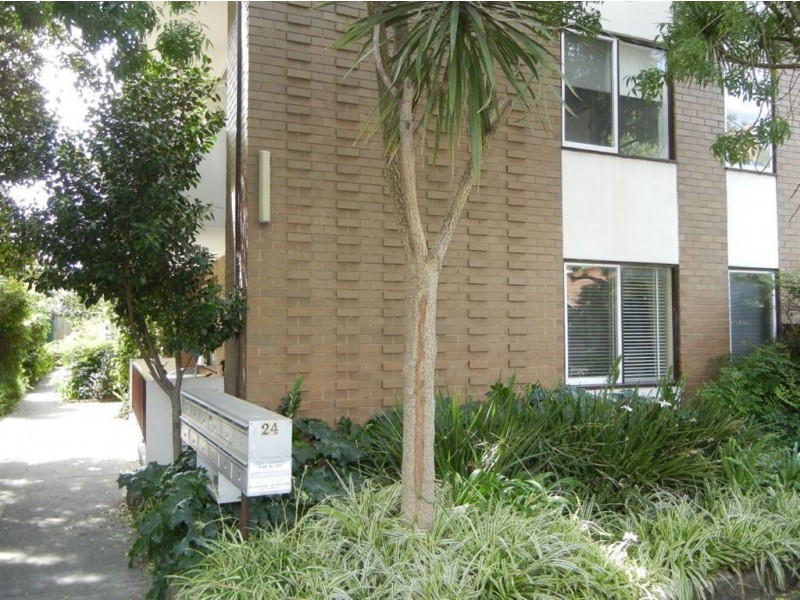 11/24 Loch Street, St Kilda West VIC 3182