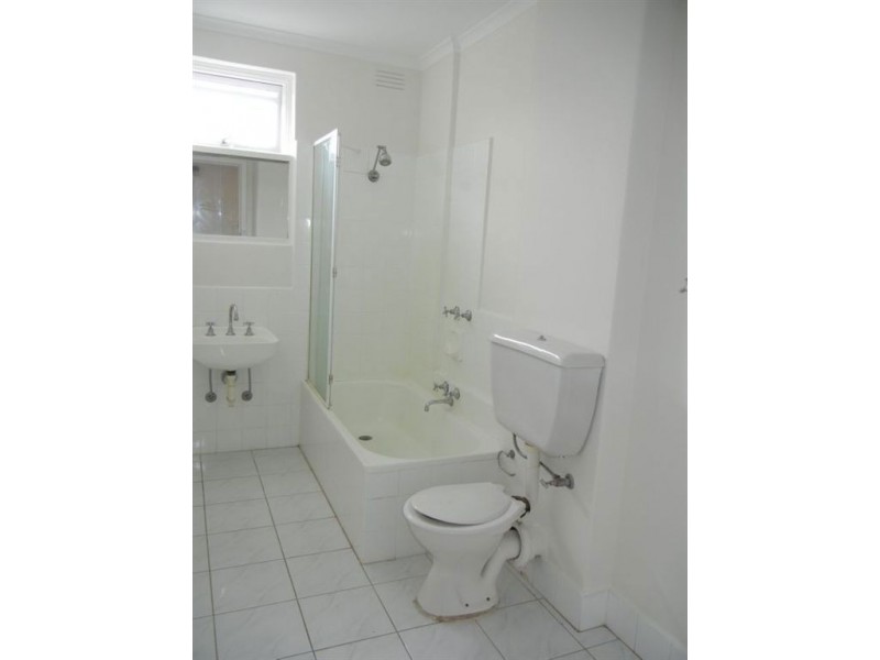 11/24 Loch Street, St Kilda West VIC 3182