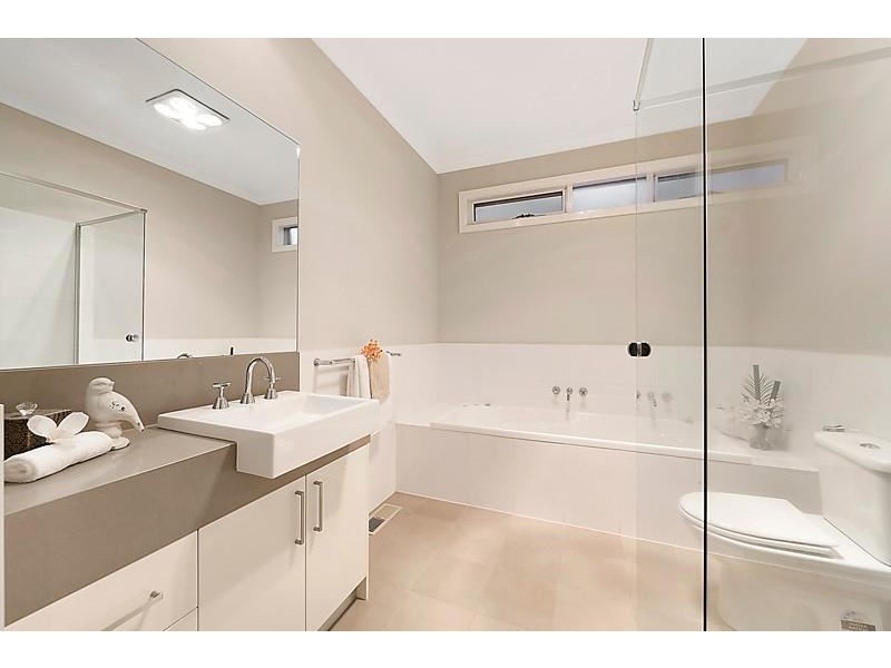 2/32 Burbank Street, Ashburton VIC 3147