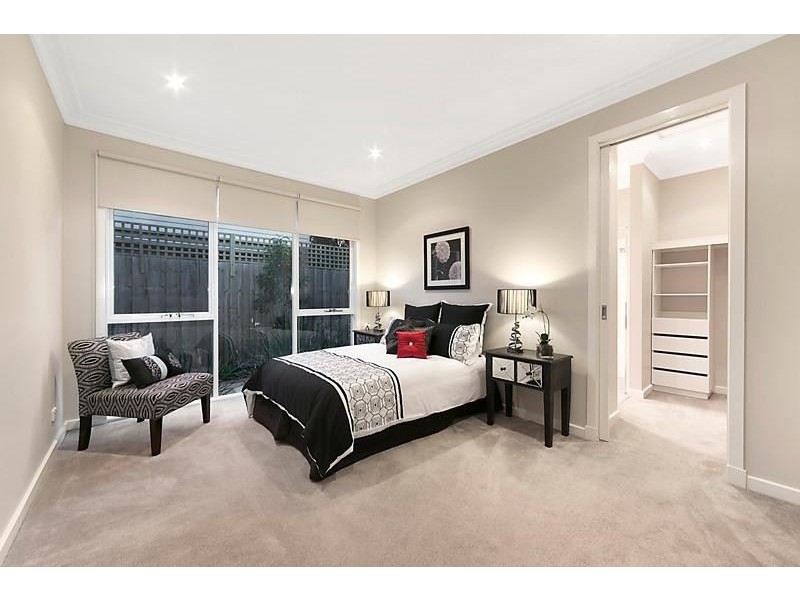 2/32 Burbank Street, Ashburton VIC 3147