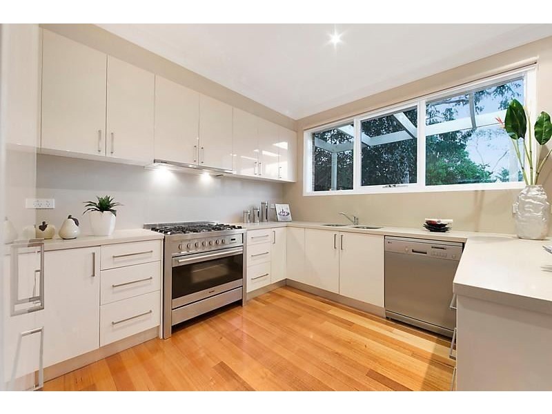 2/32 Burbank Street, Ashburton VIC 3147