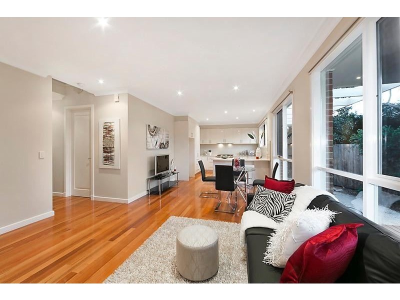 2/32 Burbank Street, Ashburton VIC 3147
