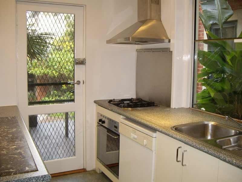 2/35 Robe Street, St Kilda VIC 3182