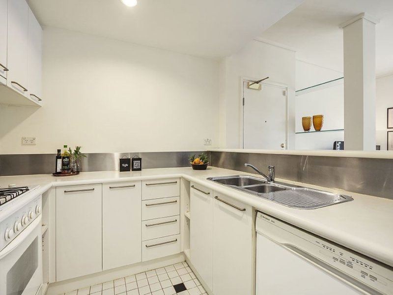 67/211 Wellington Parade South, East Melbourne VIC 3002