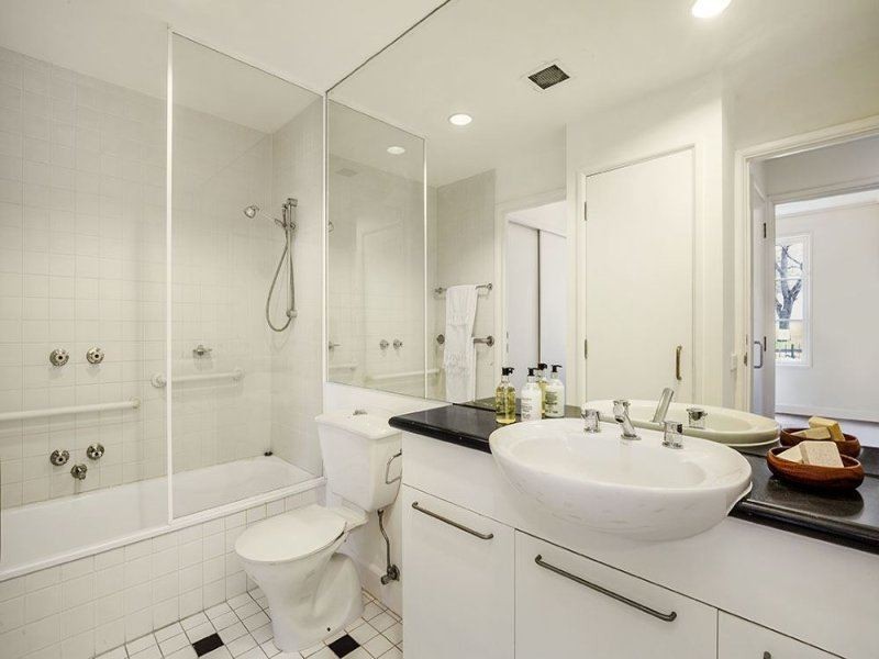 67/211 Wellington Parade South, East Melbourne VIC 3002
