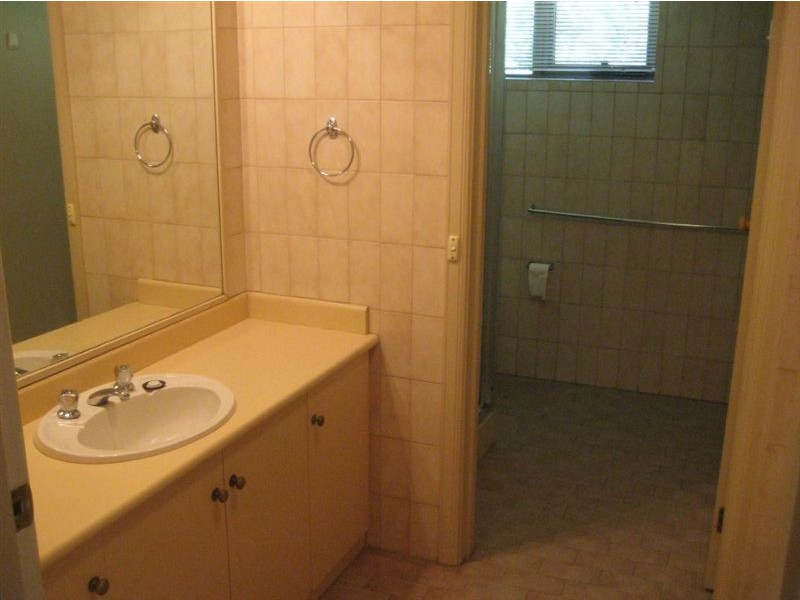 15/73 Queens Road, Melbourne VIC 3000