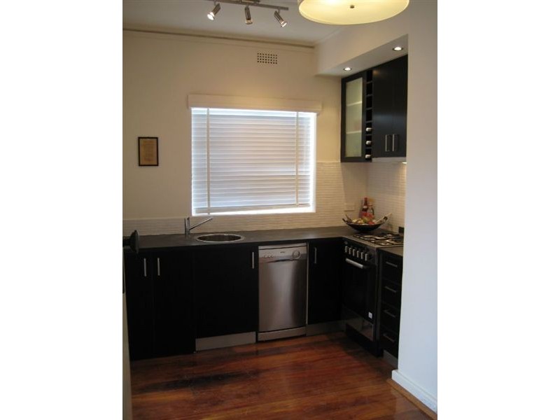 10/3 Cowderoy Street, St Kilda West VIC 3182