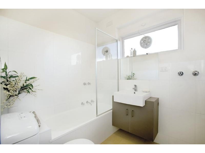 1/42 Wilgah Street, St Kilda East VIC 3183