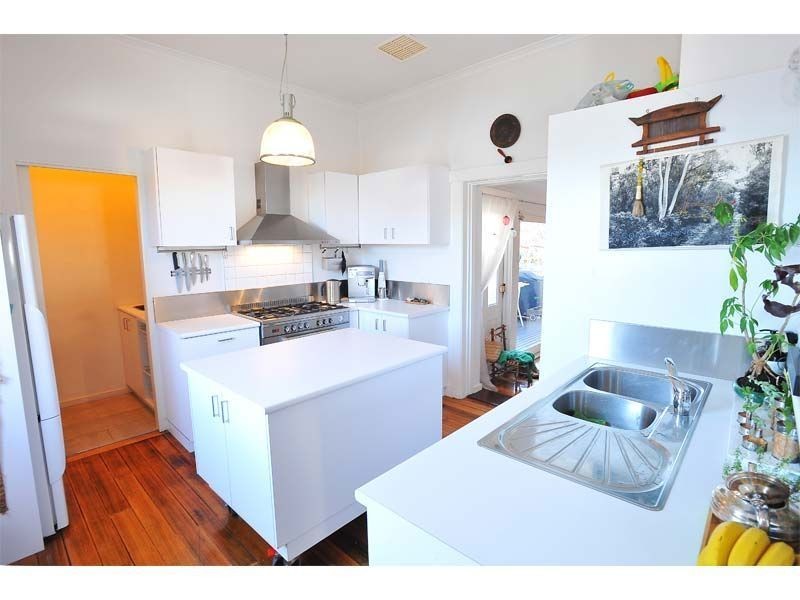 2/32 Burnett Street, St Kilda VIC 3182