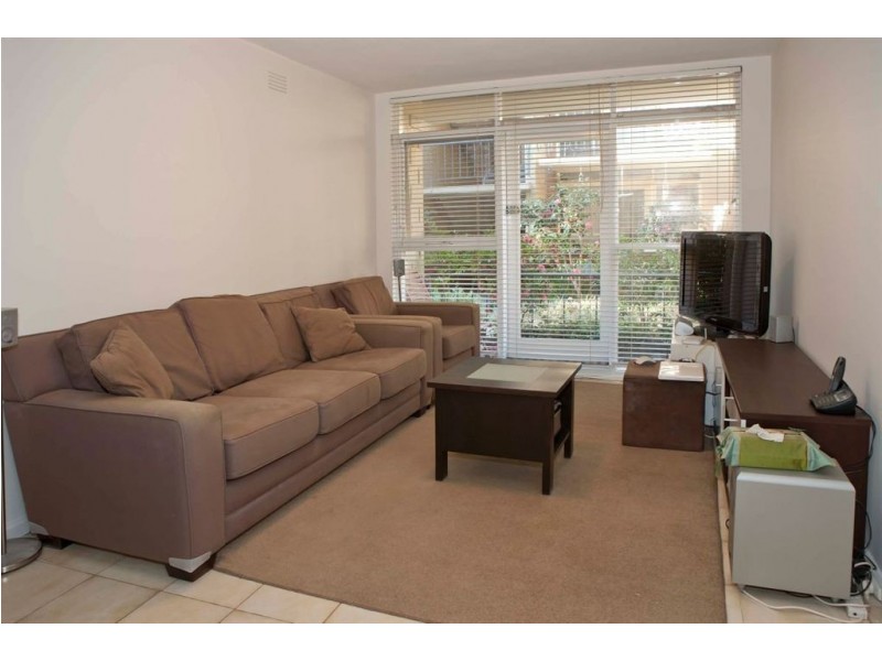 2/23 Robe Street, St Kilda VIC 3182