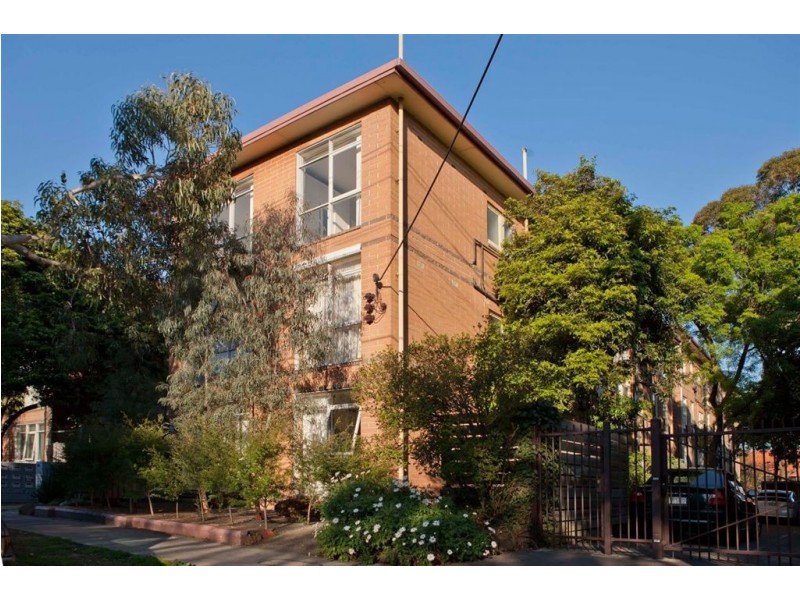 2/23 Robe Street, St Kilda VIC 3182