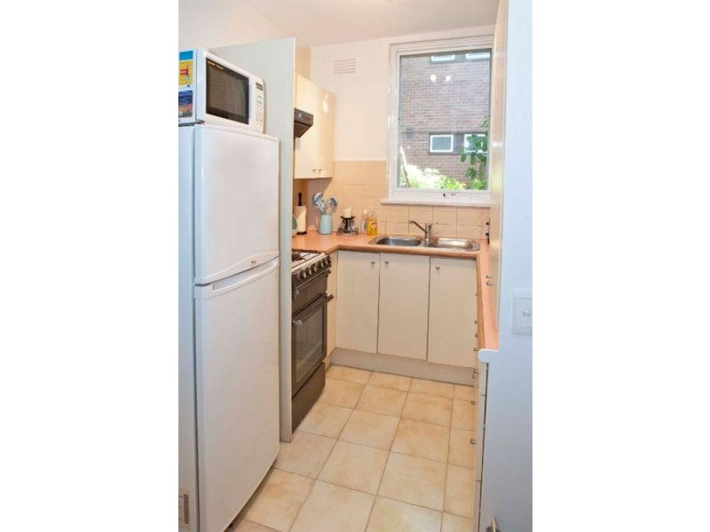 2/23 Robe Street, St Kilda VIC 3182