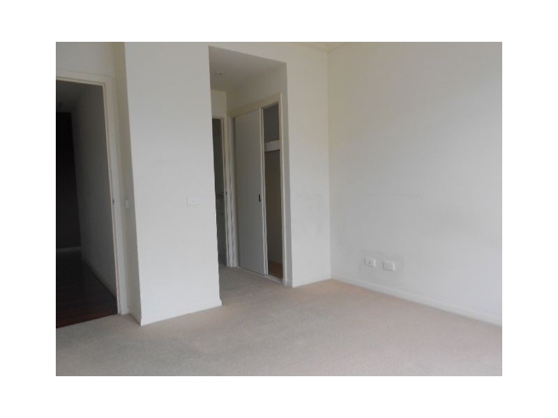 8/4 Graham Street, Port Melbourne VIC 3207