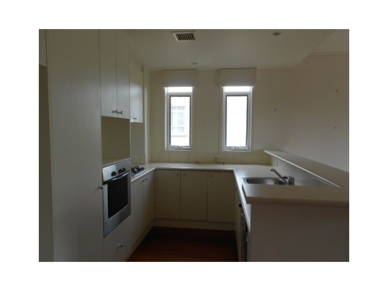 8/4 Graham Street, Port Melbourne VIC 3207