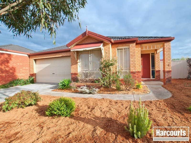 10 Manor Court, Cranbourne East VIC 3977