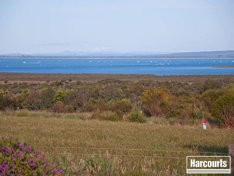 8 Sandstone Island Circle, Bittern VIC 3918