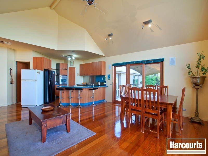 8 Sandstone Island Circle, Bittern VIC 3918