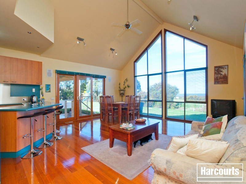 8 Sandstone Island Circle, Bittern VIC 3918