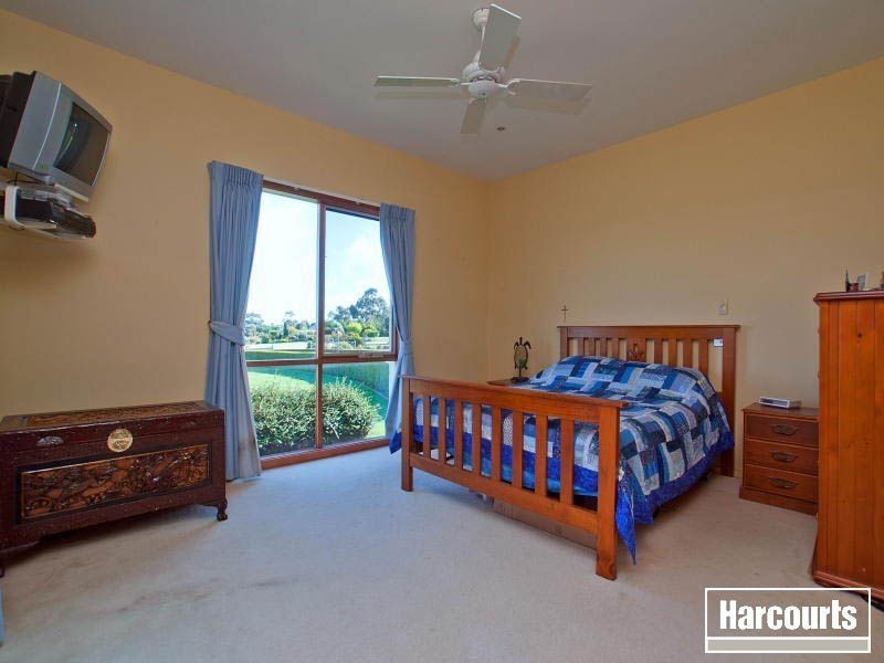 8 Sandstone Island Circle, Bittern VIC 3918