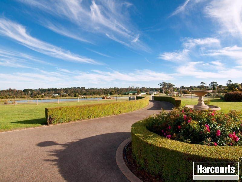 8 Sandstone Island Circle, Bittern VIC 3918