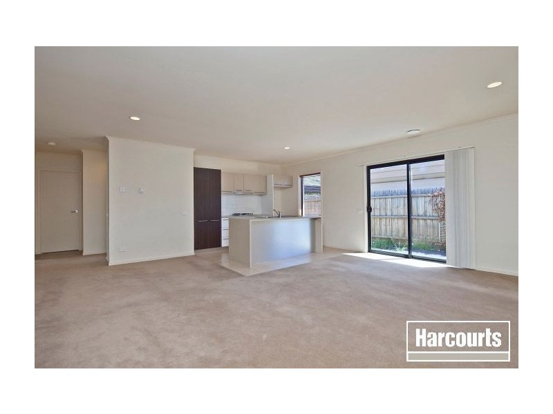 2/17 Douglas Street, Hastings VIC 3915