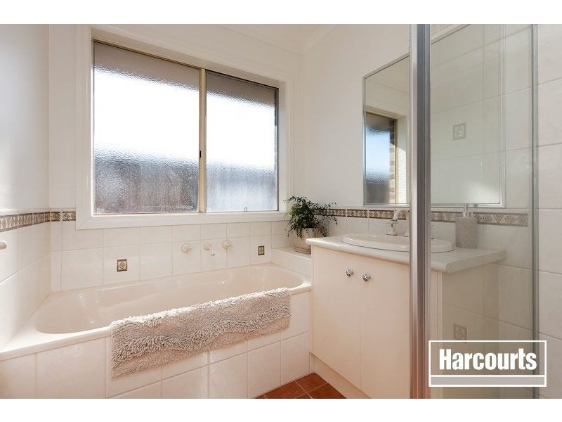 27 Matthew Circuit, Hastings VIC 3915