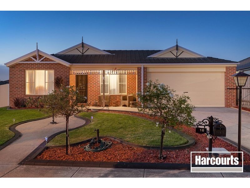 16 Von Nida Drive, Cranbourne North VIC 3977