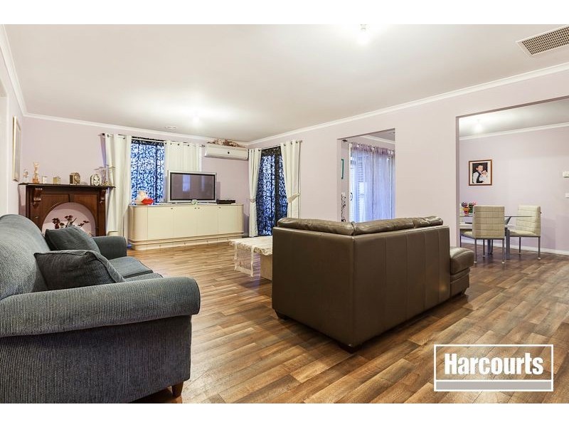 16 Von Nida Drive, Cranbourne North VIC 3977