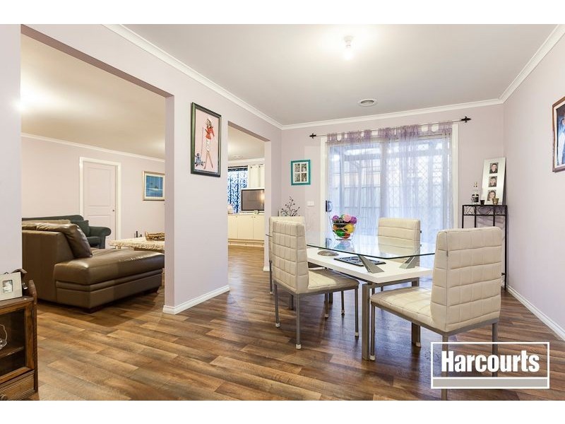 16 Von Nida Drive, Cranbourne North VIC 3977