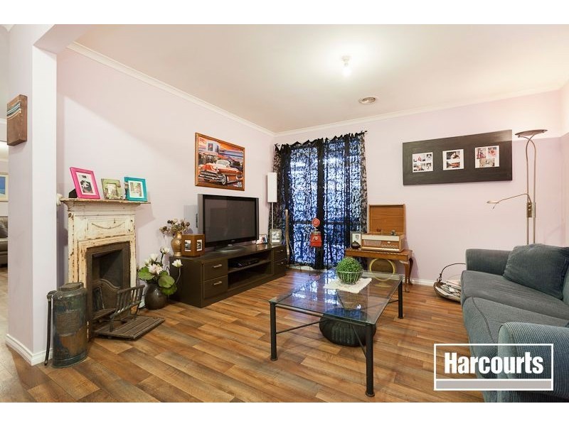 16 Von Nida Drive, Cranbourne North VIC 3977