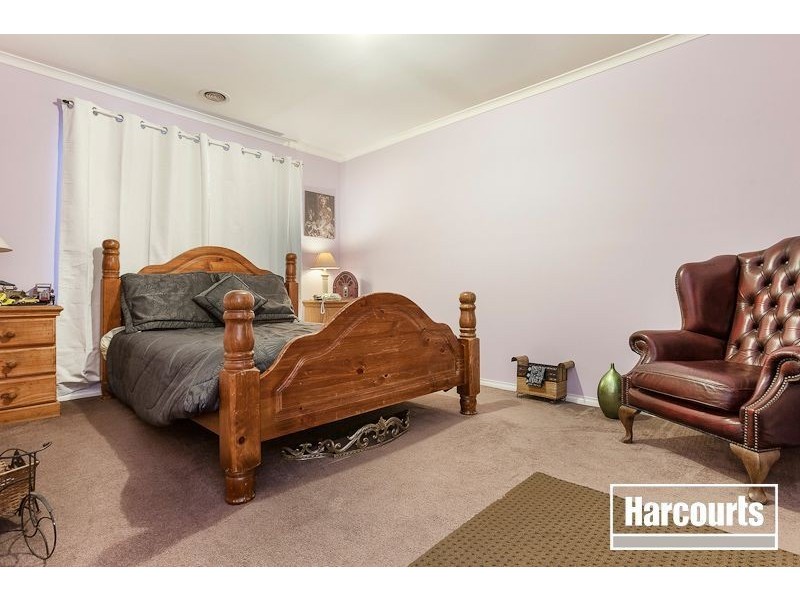 16 Von Nida Drive, Cranbourne North VIC 3977